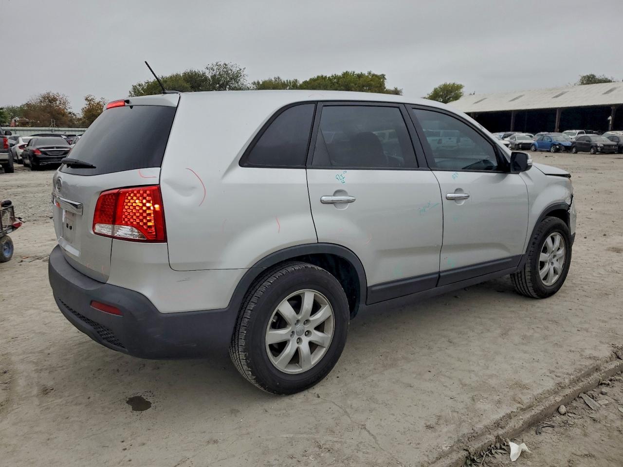 2013 KIA SORENTO LX photo 5
