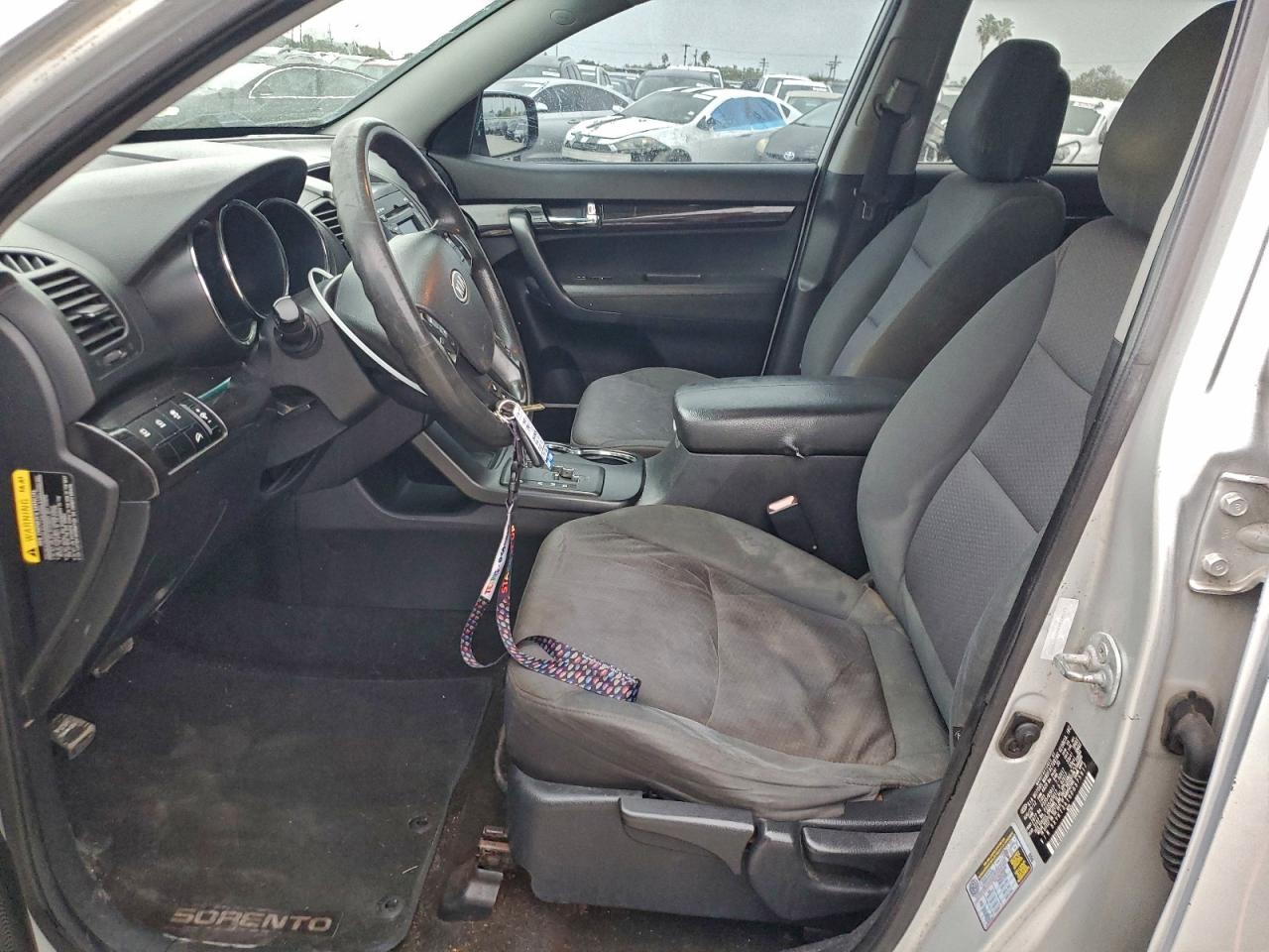 2013 KIA SORENTO LX photo 13