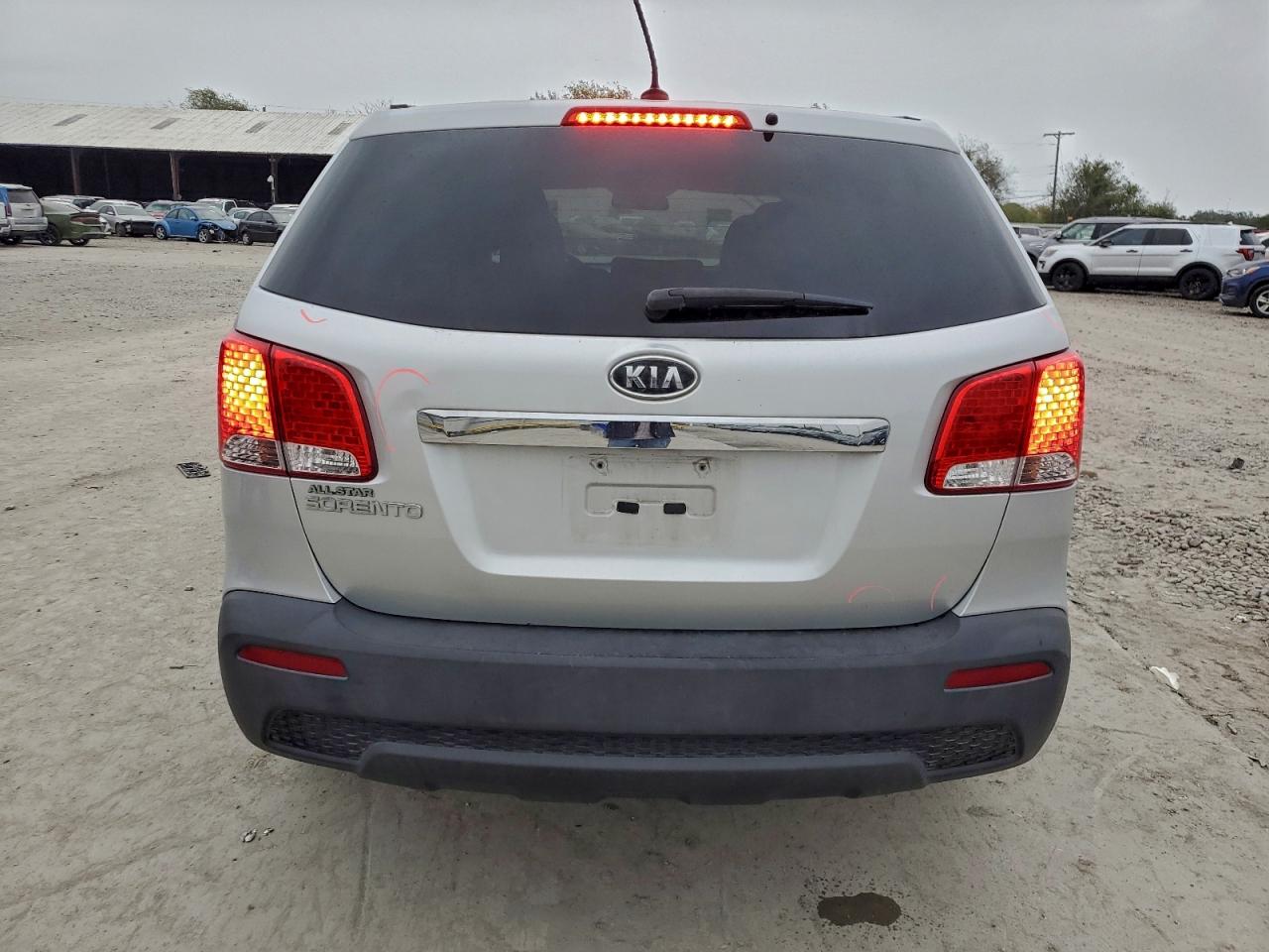 2013 KIA SORENTO LX photo 11