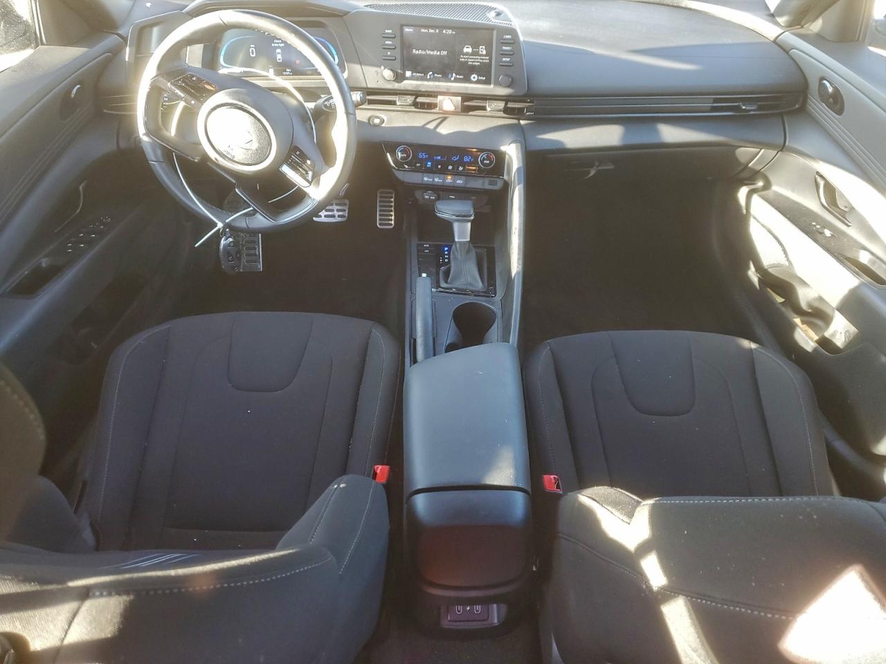 2025 HYUNDAI ELANTRA SEL SPORT photo 8