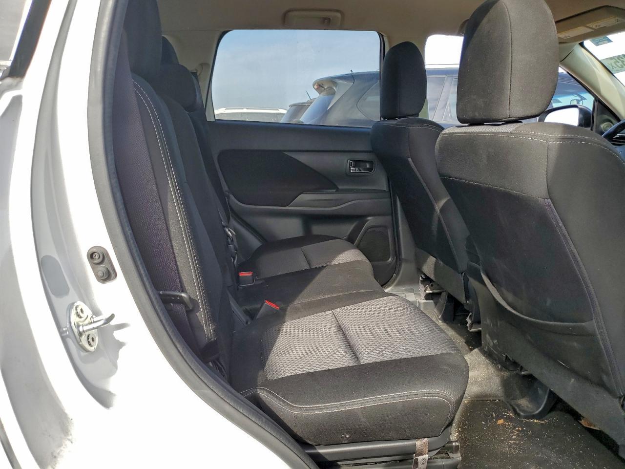 2016 MITSUBISHI OUTLANDER SE photo 10