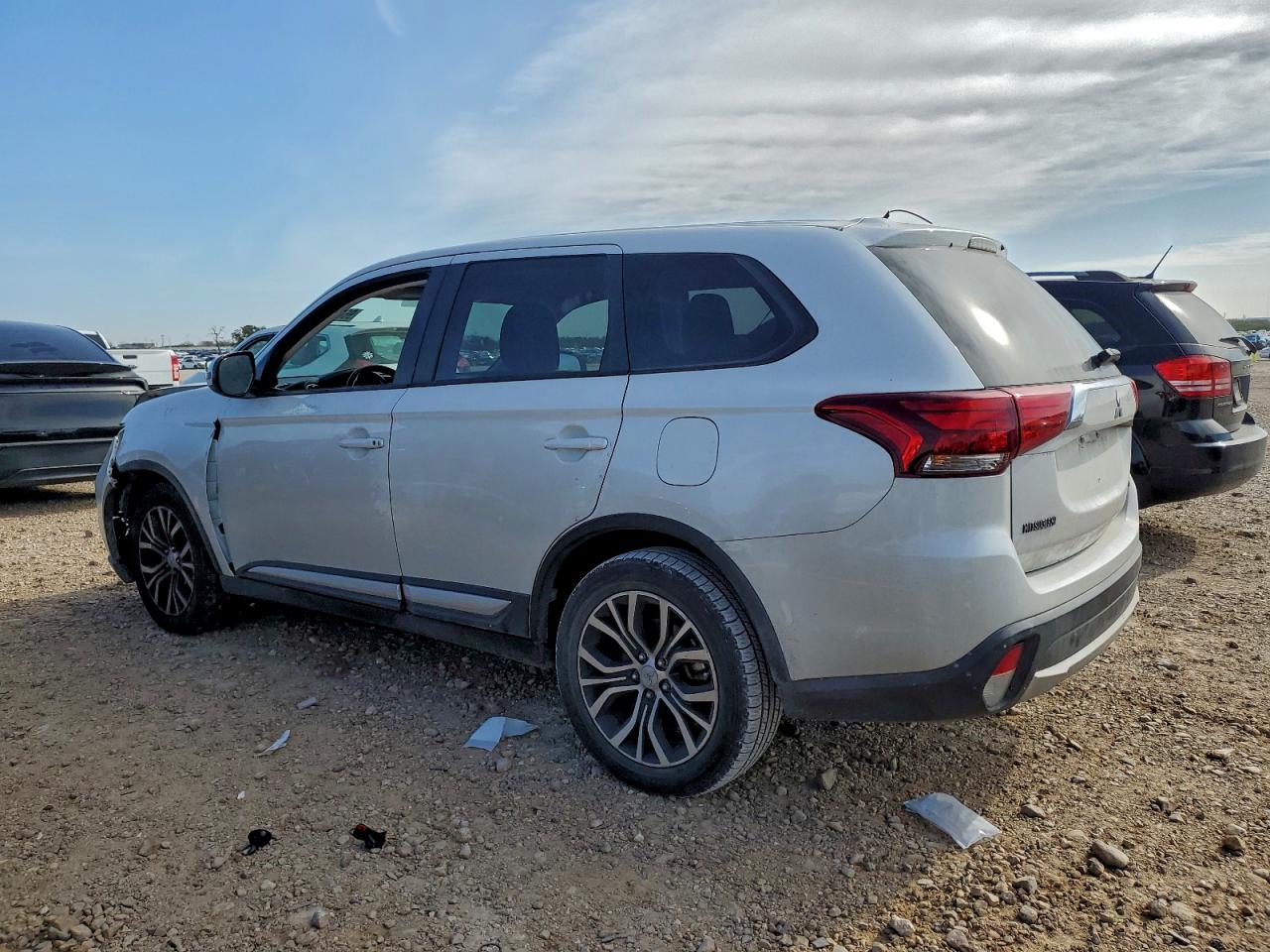 2016 MITSUBISHI OUTLANDER SE photo 2