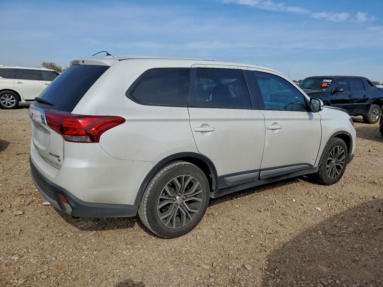 2016 MITSUBISHI OUTLANDER SE photo 3