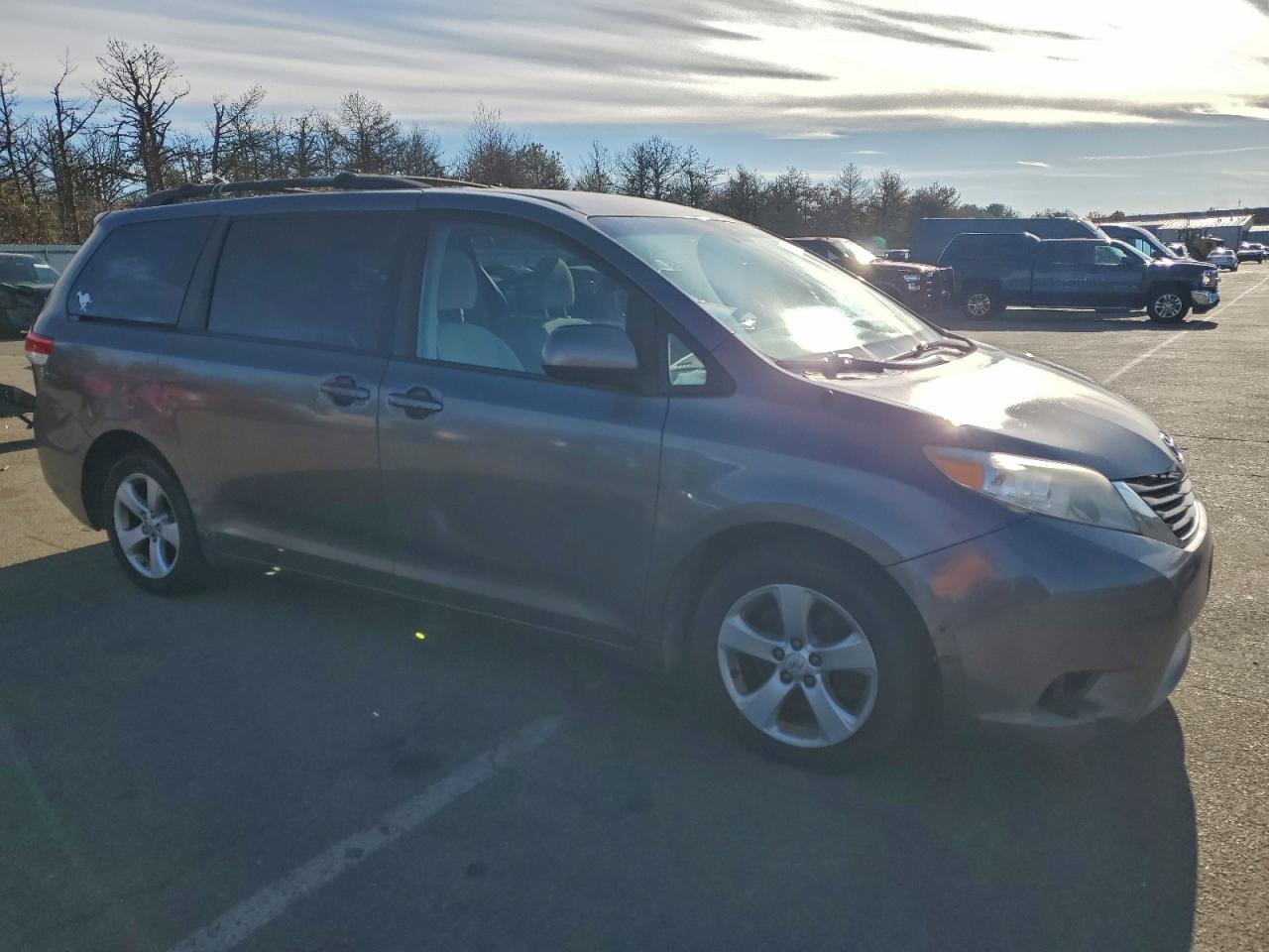 2013 TOYOTA SIENNA LE photo 7