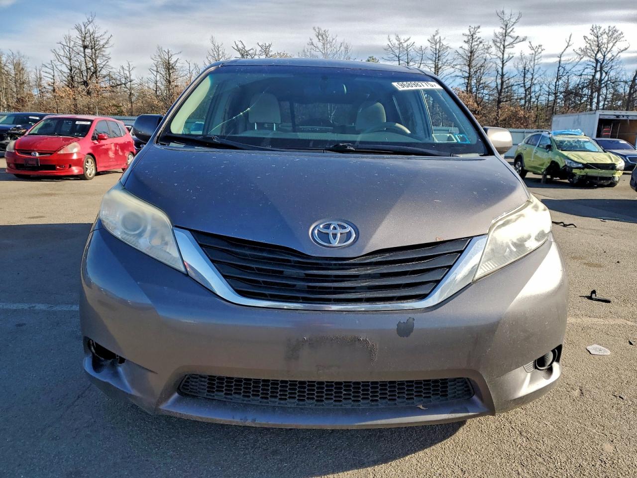 2013 TOYOTA SIENNA LE photo 9