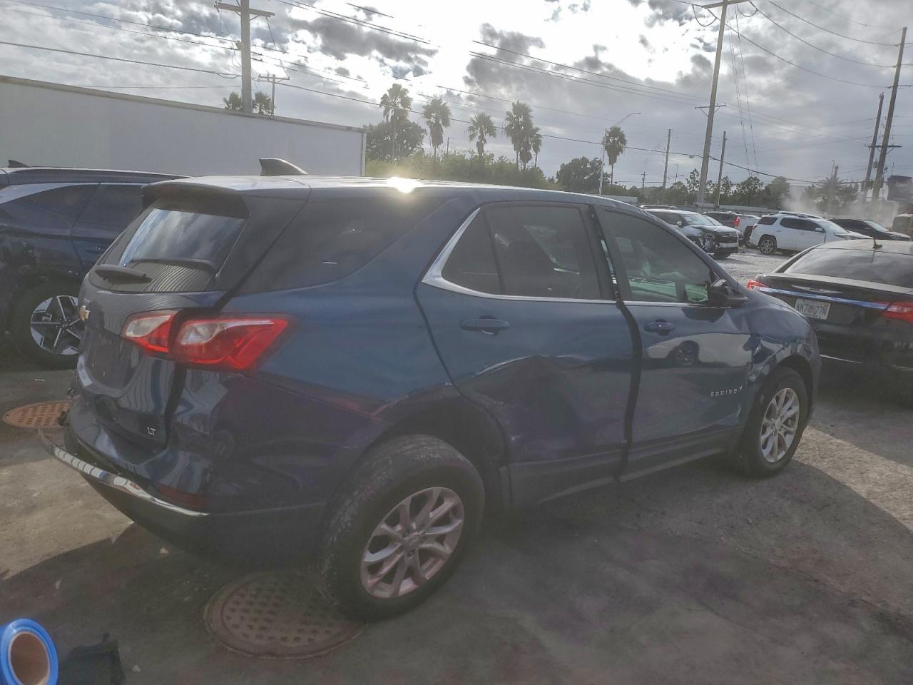 2021 CHEVROLET EQUINOX LT photo 3