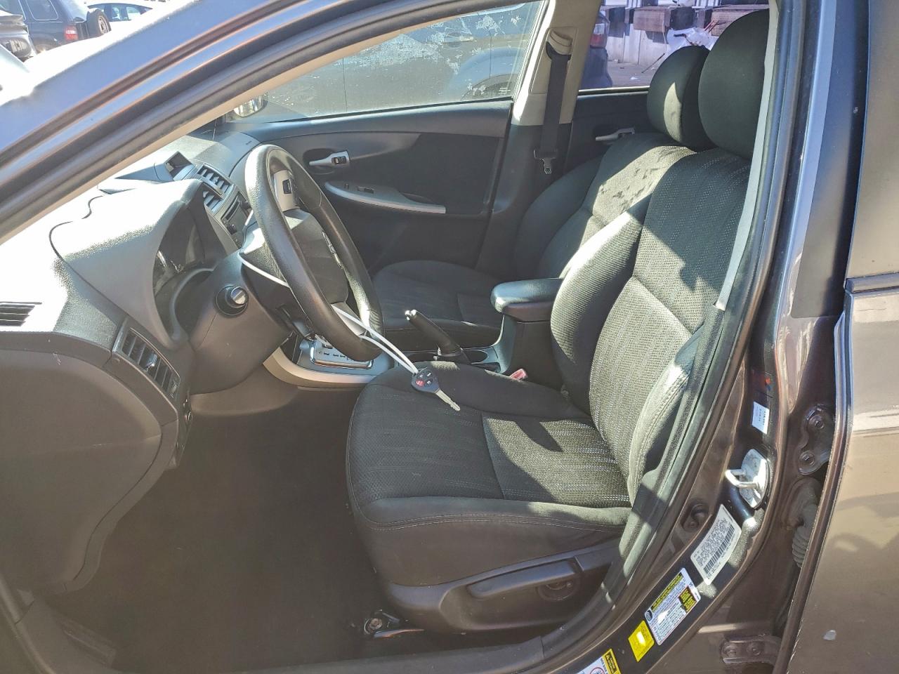 2013 TOYOTA COROLLA photo 13