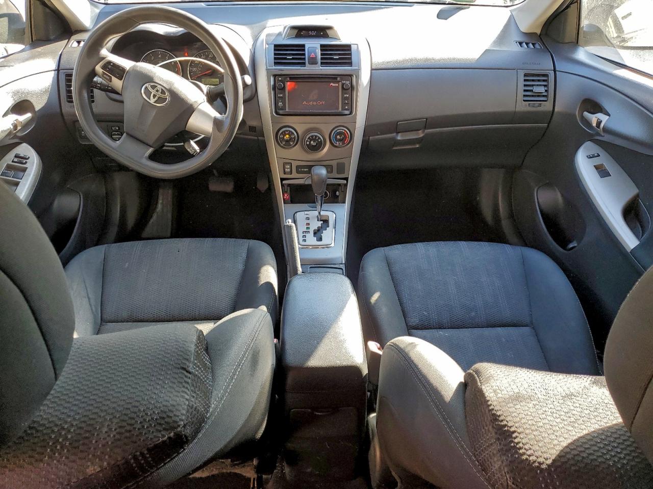 2013 TOYOTA COROLLA photo 15