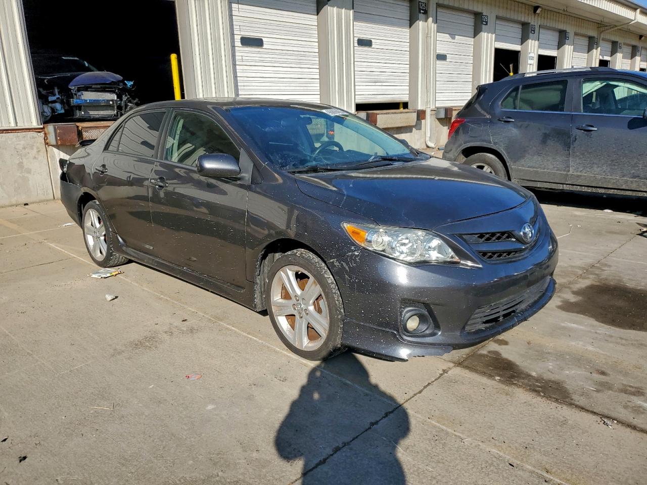 2013 TOYOTA COROLLA photo 7