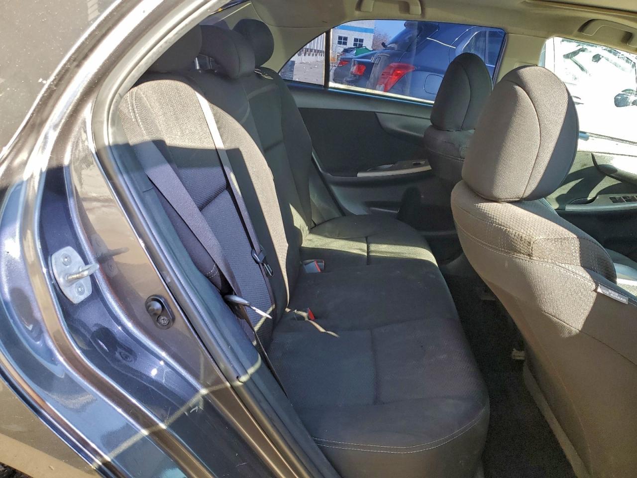 2013 TOYOTA COROLLA photo 19