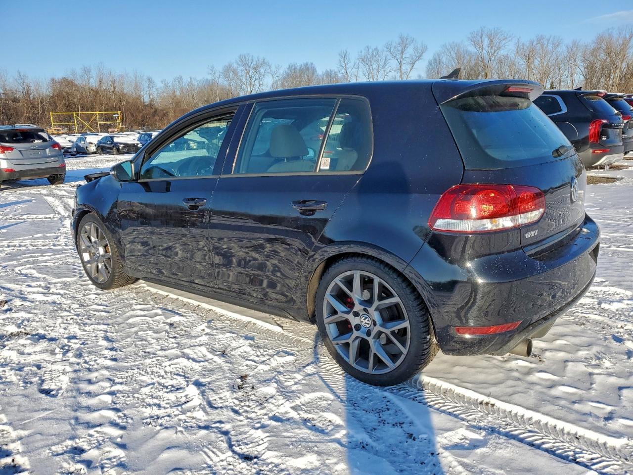 2013 VOLKSWAGEN GTI photo 3