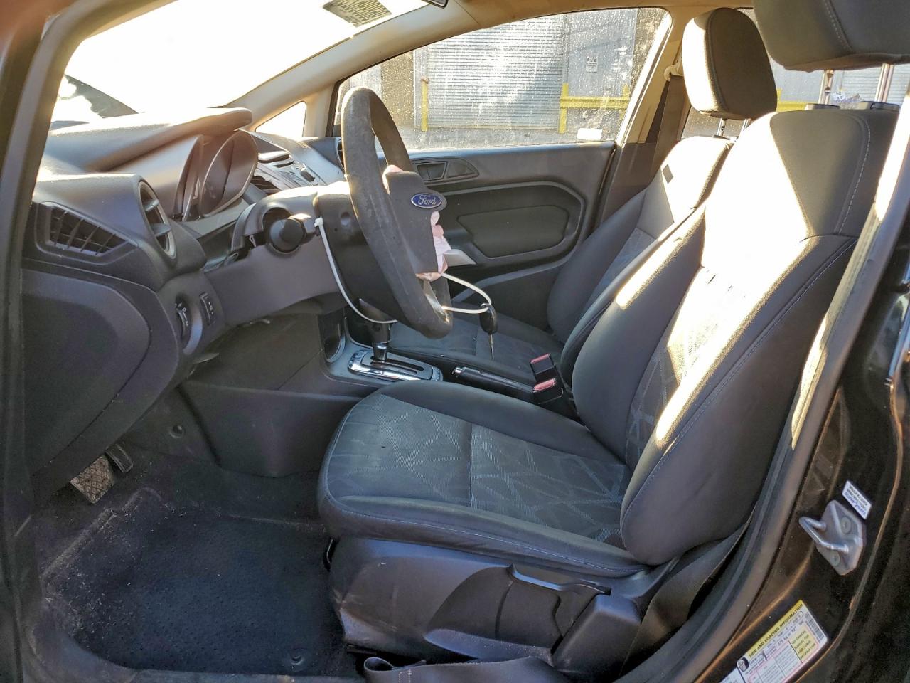 2011 FORD FIESTA SE photo 19