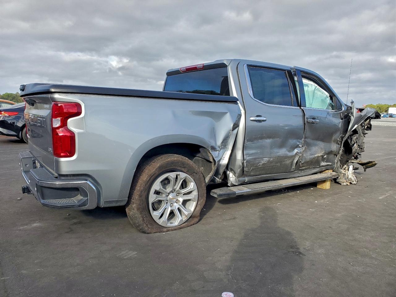 2025 CHEVROLET SILVERADO K1500 LTZ photo 3