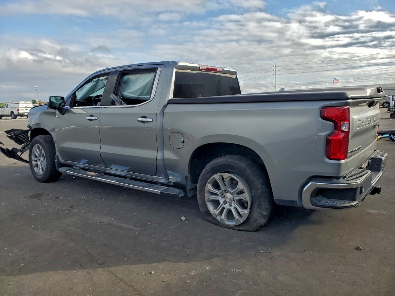 2025 CHEVROLET SILVERADO K1500 LTZ photo 2