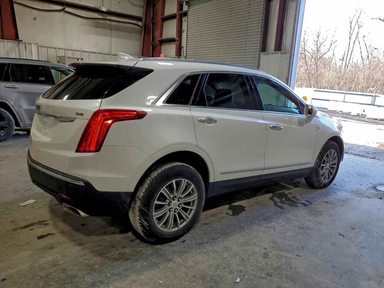2017 CADILLAC XT5 LUXURY photo 5
