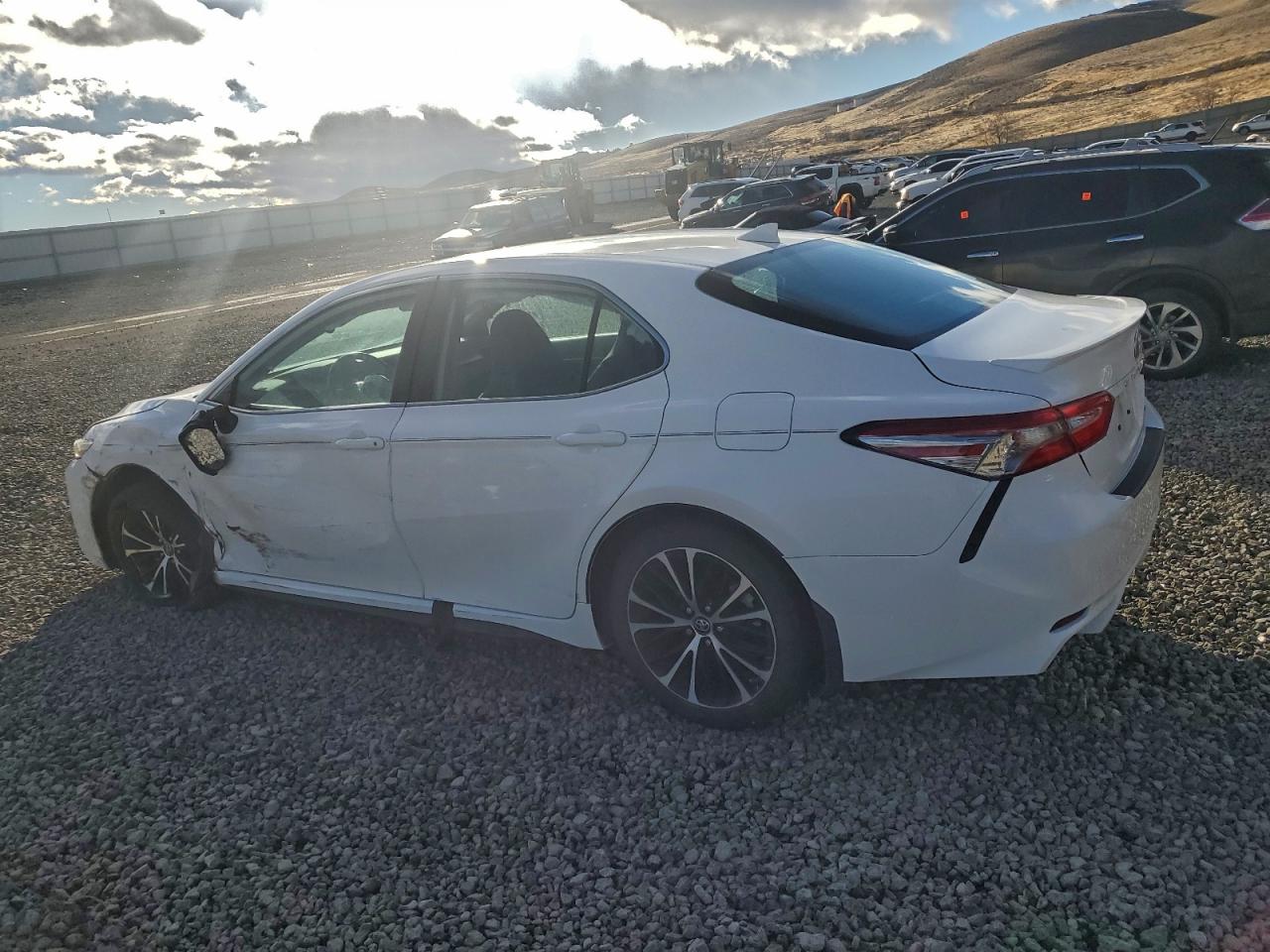 2019 TOYOTA CAMRY L photo 2