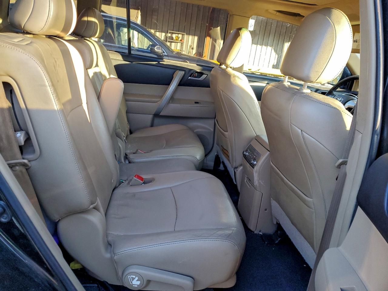 2012 TOYOTA HIGHLANDER BASE photo 11