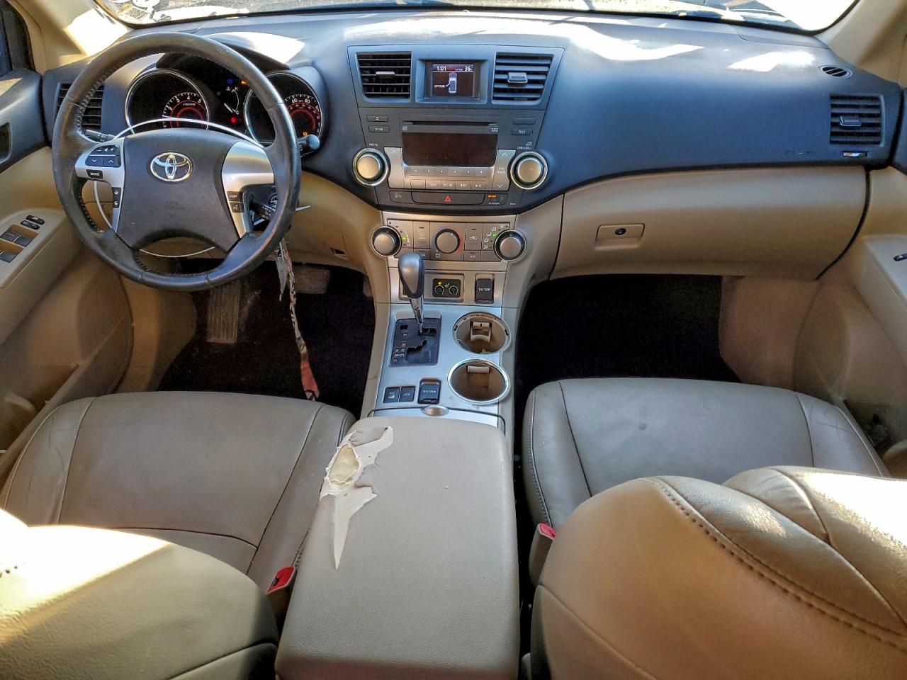 2012 TOYOTA HIGHLANDER BASE photo 8