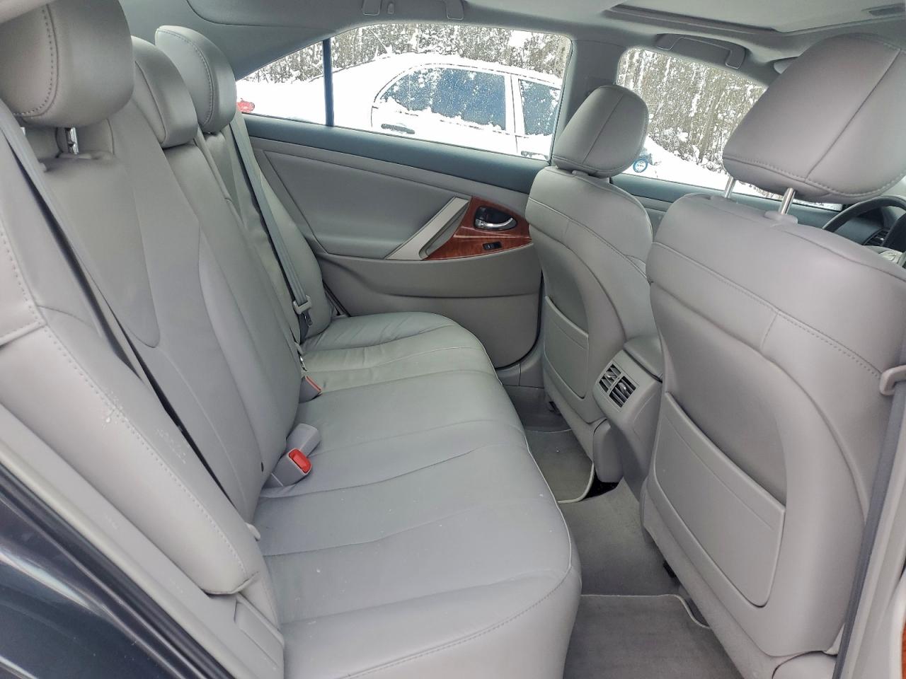 2011 TOYOTA CAMRY BASE photo 10