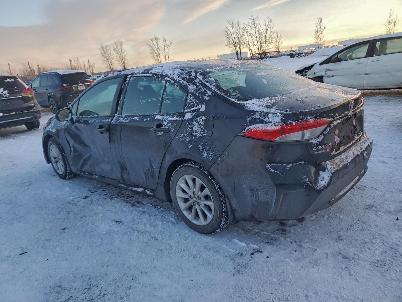 2020 TOYOTA COROLLA LE photo 2