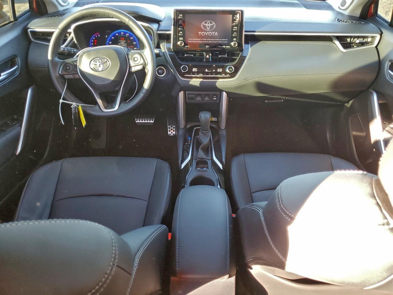2022 TOYOTA COROLLA CROSS XLE photo 8
