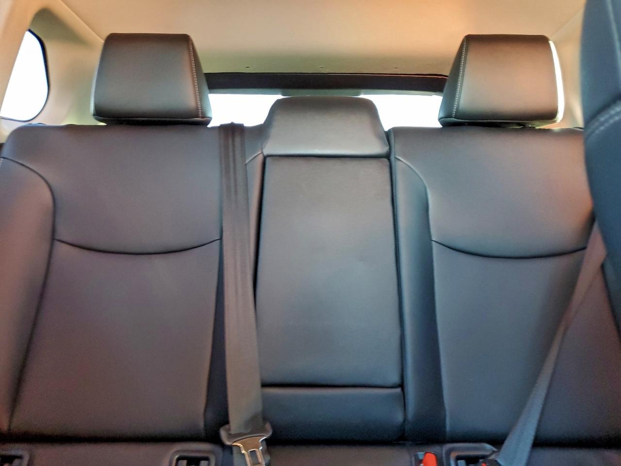 2022 TOYOTA COROLLA CROSS XLE photo 10