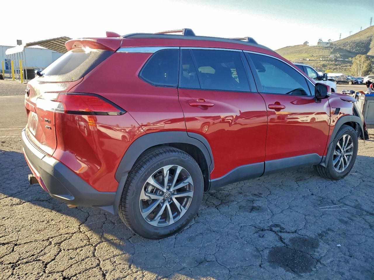2022 TOYOTA COROLLA CROSS XLE photo 3