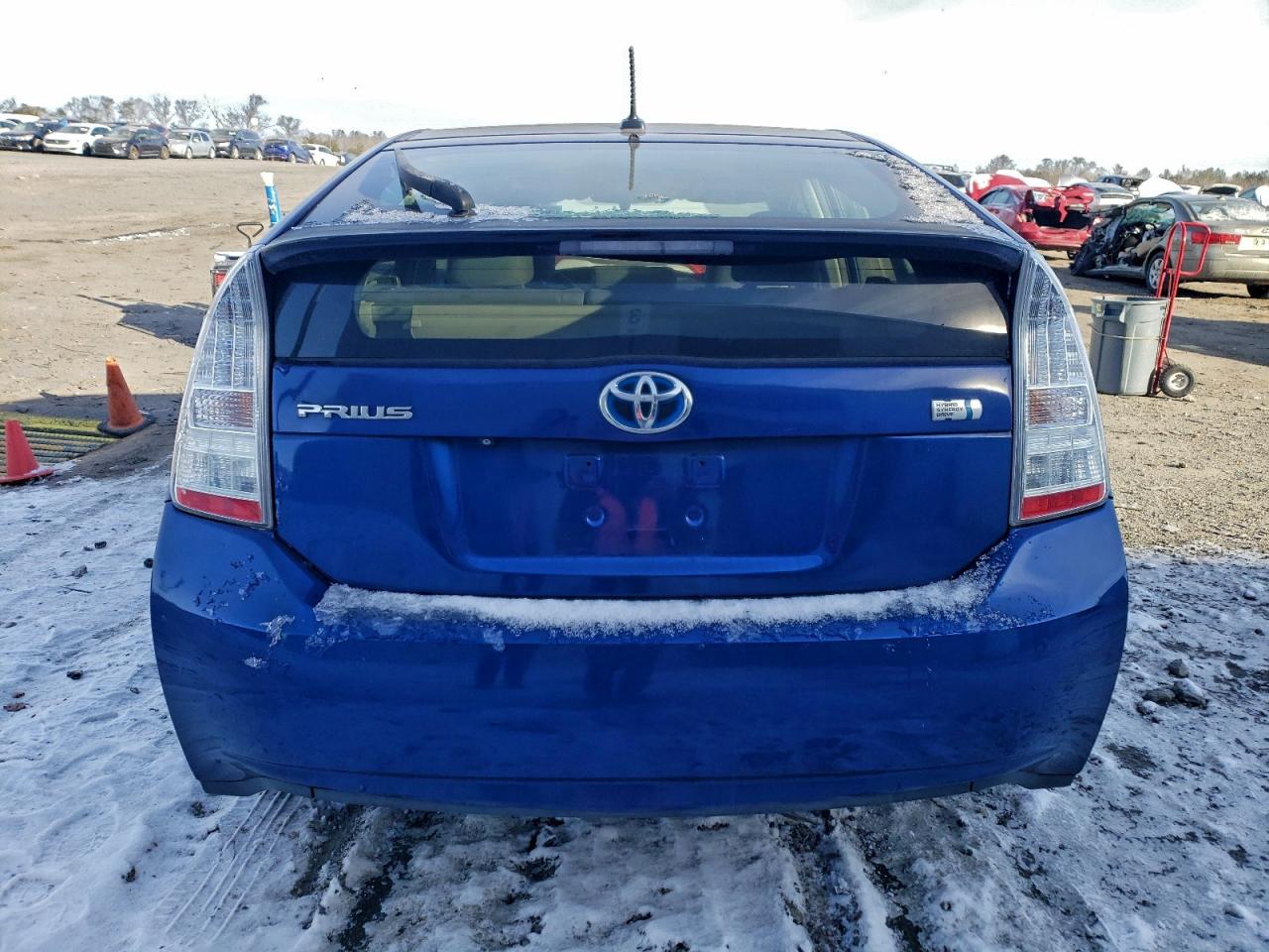 2010 TOYOTA PRIUS photo 6