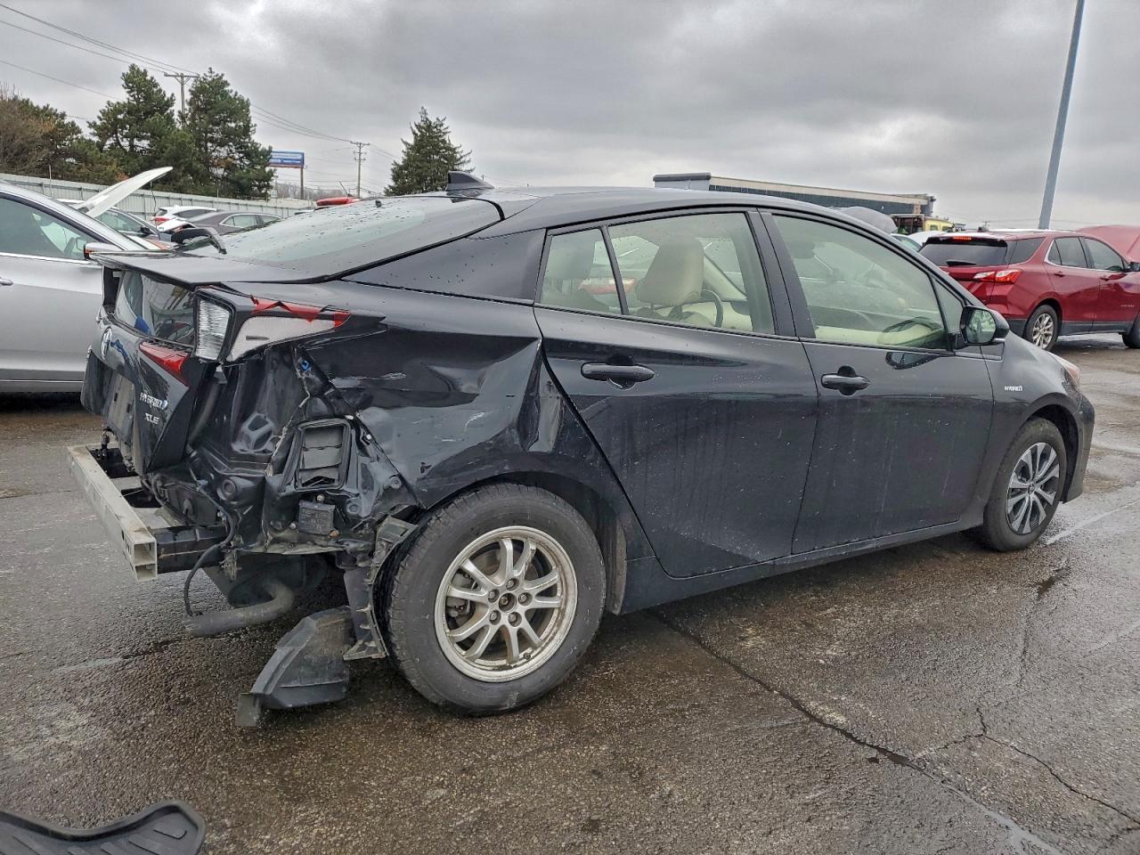 2019 TOYOTA PRIUS photo 3