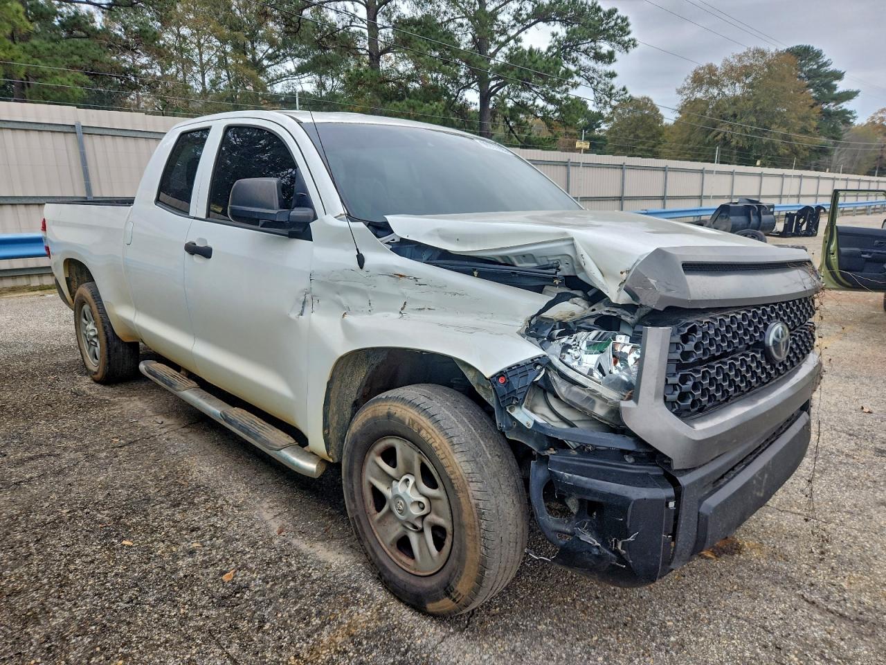 2018 TOYOTA TUNDRA DOUBLE CAB SR photo 4