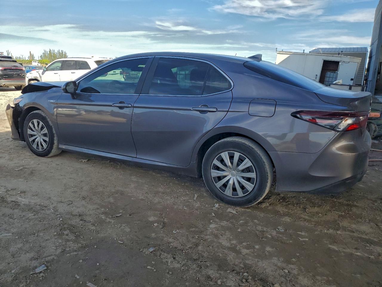2021 TOYOTA CAMRY LE photo 5