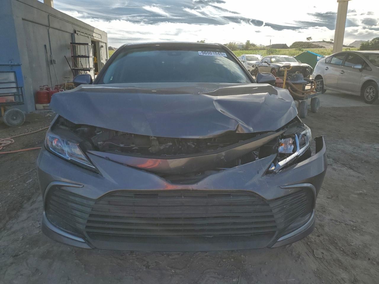 2021 TOYOTA CAMRY LE photo 17