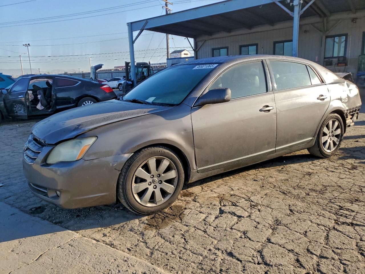2005 TOYOTA AVALON