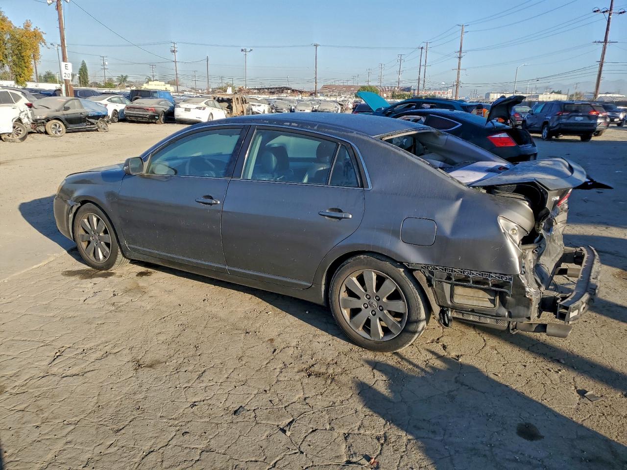 2005 TOYOTA AVALON XL photo 2