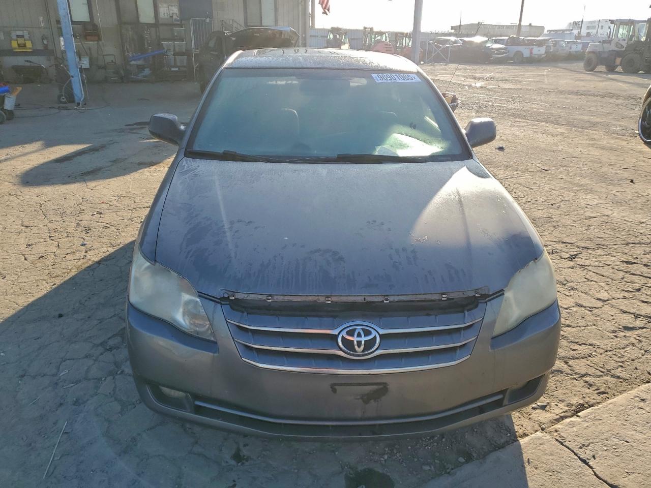 2005 TOYOTA AVALON XL photo 5
