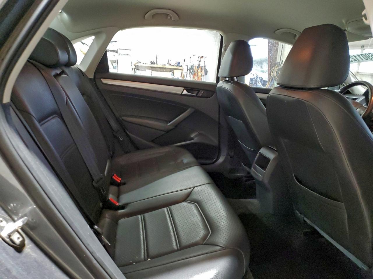 2015 VOLKSWAGEN PASSAT S photo 10