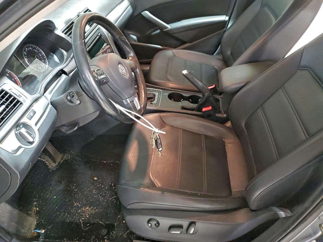 2015 VOLKSWAGEN PASSAT S photo 7