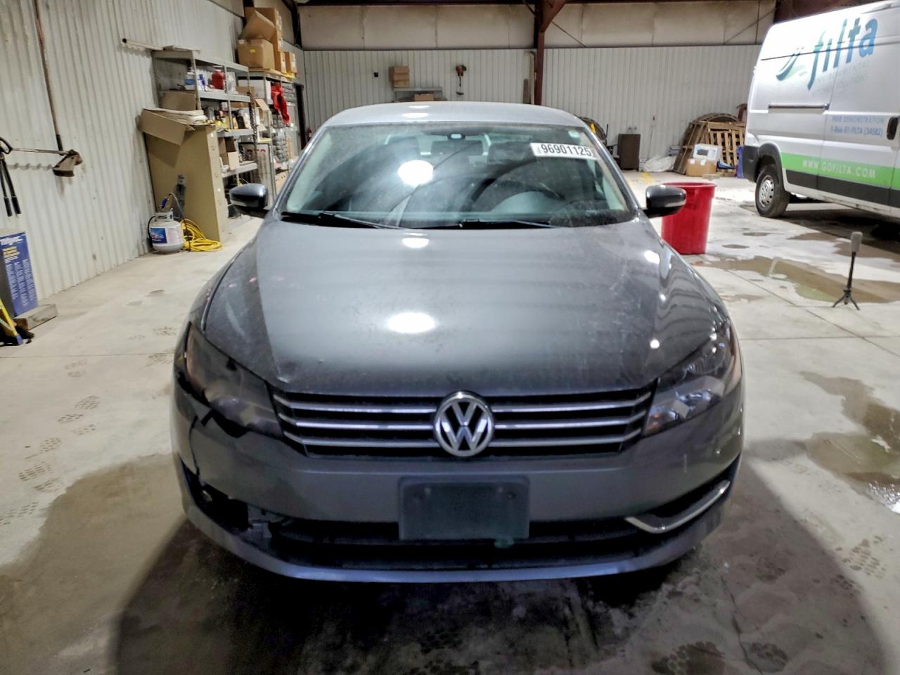 2015 VOLKSWAGEN PASSAT S photo 5