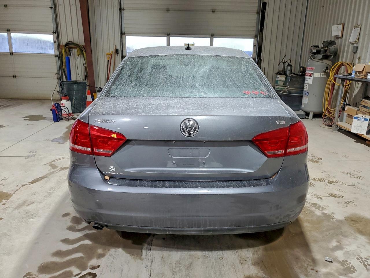 2015 VOLKSWAGEN PASSAT S photo 6
