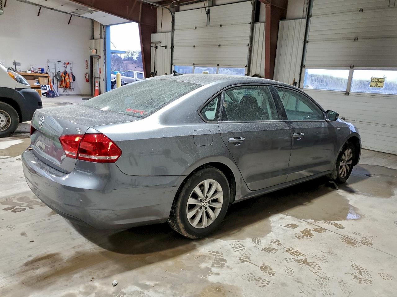 2015 VOLKSWAGEN PASSAT S photo 3