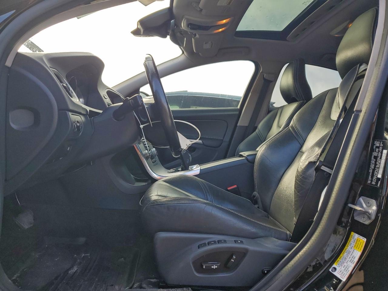 2017 VOLVO S60 photo 7