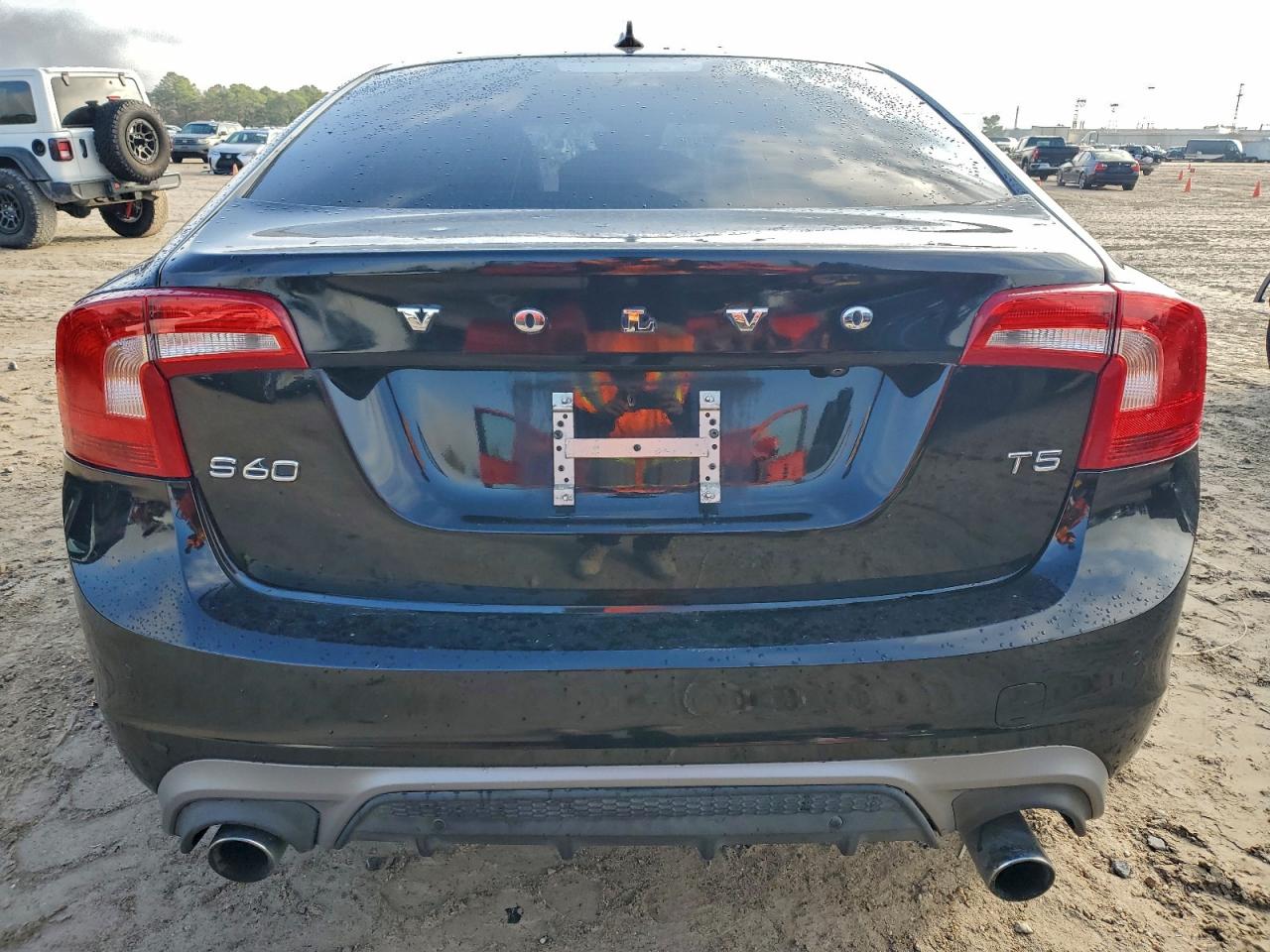 2017 VOLVO S60 photo 6