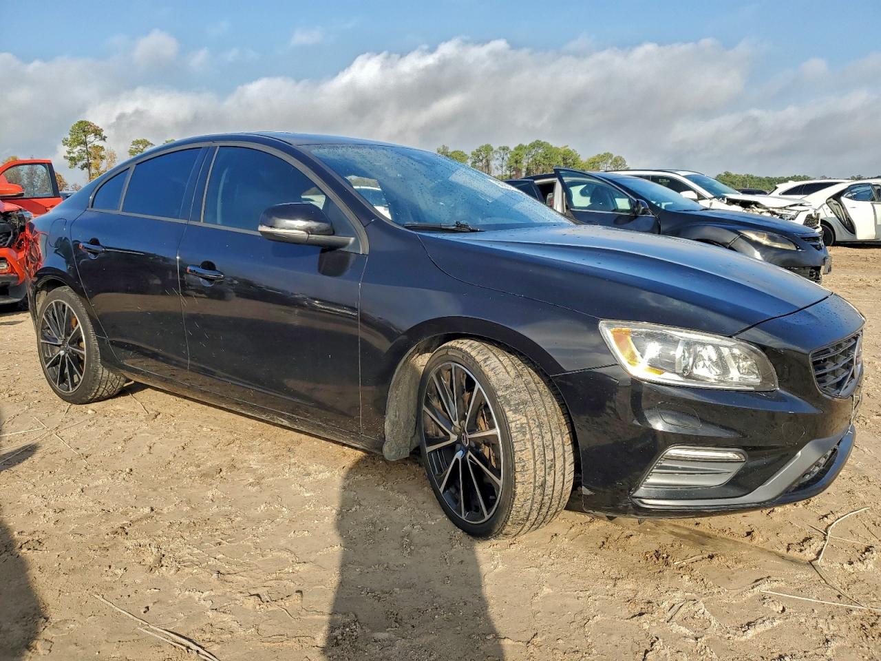 2017 VOLVO S60 photo 4