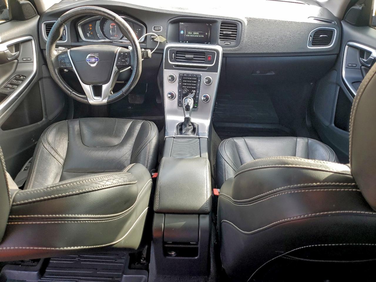 2017 VOLVO S60 photo 8
