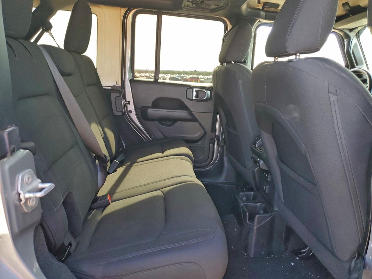2019 JEEP WRANGLER UNLIMITED SAHARA photo 28