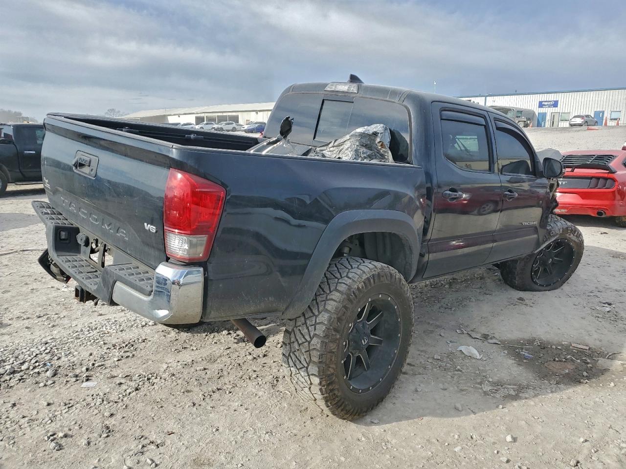 2017 TOYOTA TACOMA DOUBLE CAB photo 5