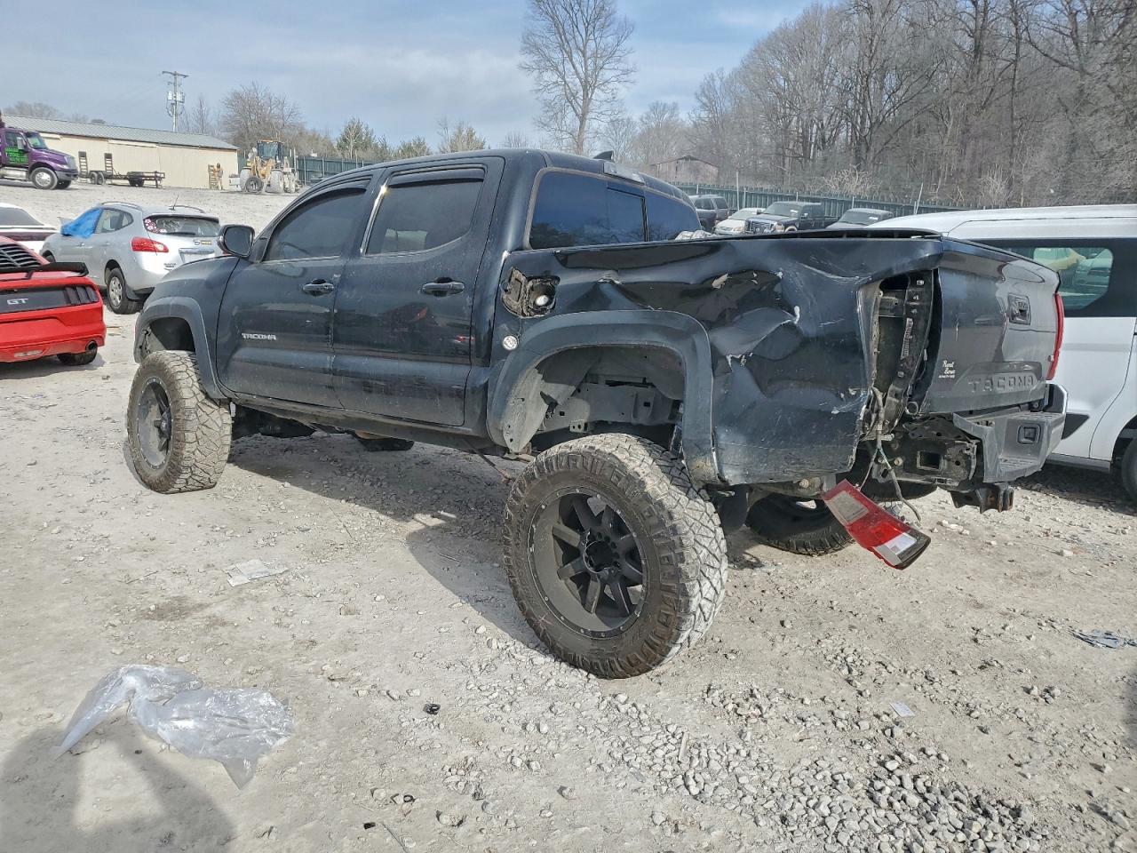 2017 TOYOTA TACOMA DOUBLE CAB photo 3