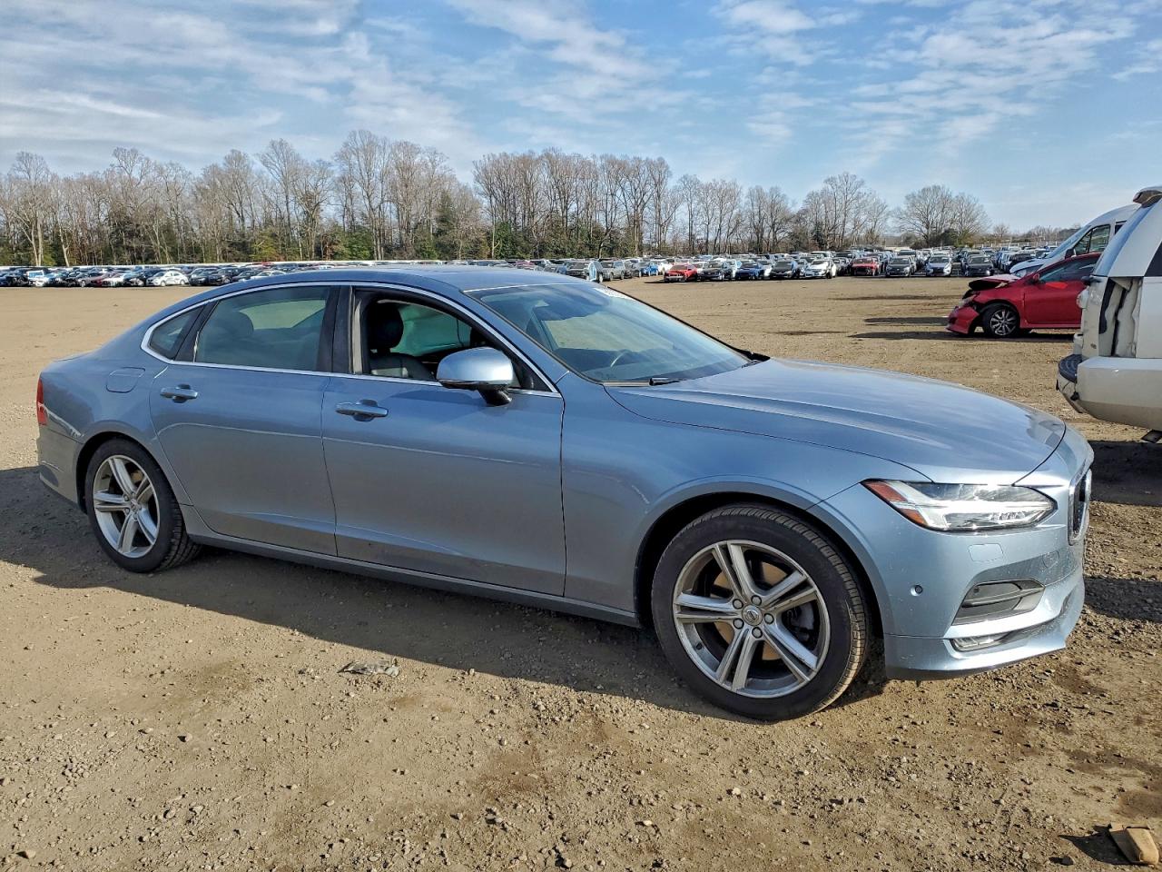 2018 VOLVO S90 T5 MOMENTUM photo 4