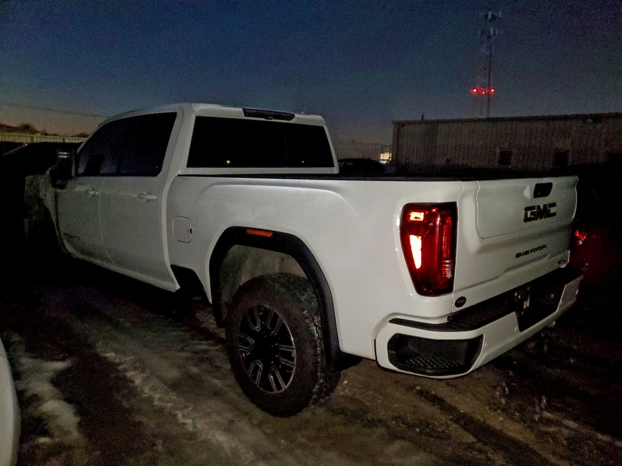 2020 GMC SIERRA K2500 AT4 photo 2