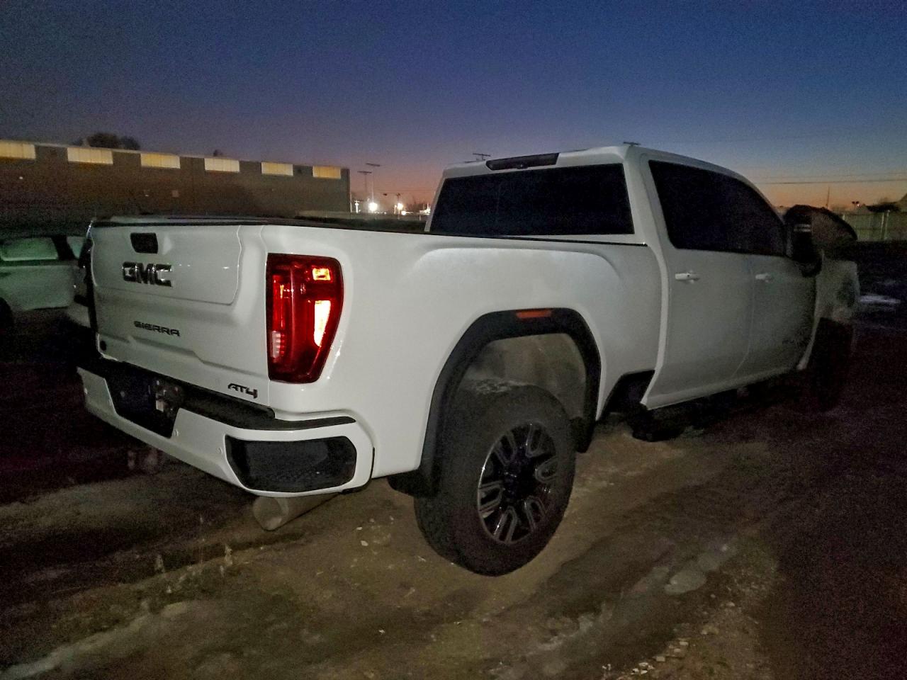 2020 GMC SIERRA K2500 AT4 photo 3